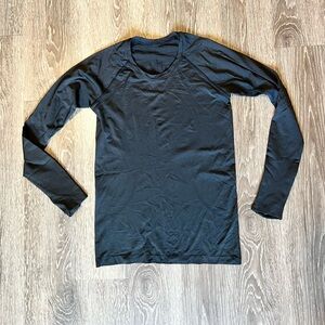 Women’s Lululemon Swiftly Tech Long-Sleeve Shirt 2.0
Hip Length in Black